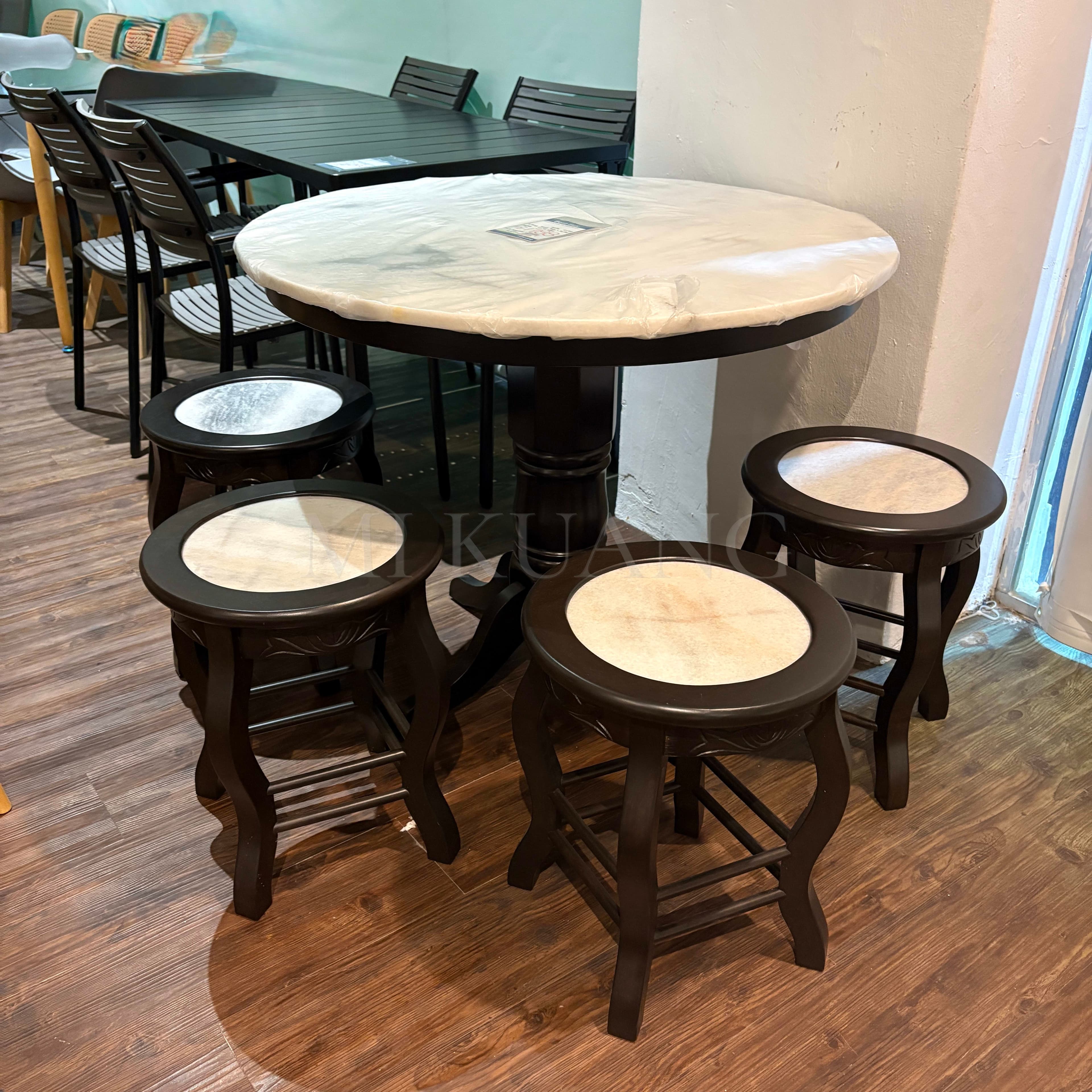 HH 3ft Round Dining Table + 4 Stools Set