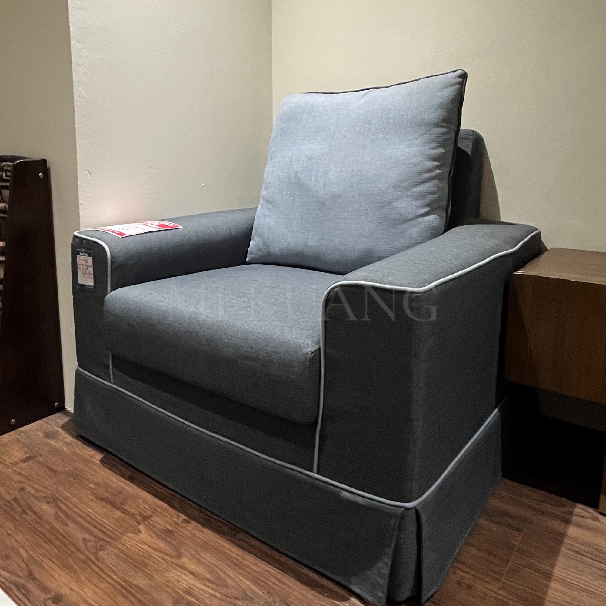 Lusso-013 1 seater Fabric Sofa