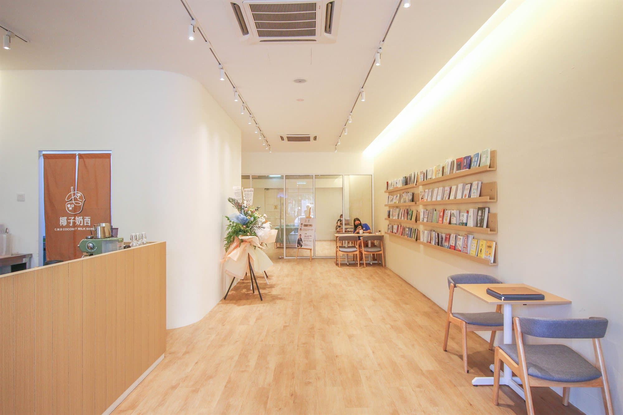 IASE Coconut Cafe - Photo 5
