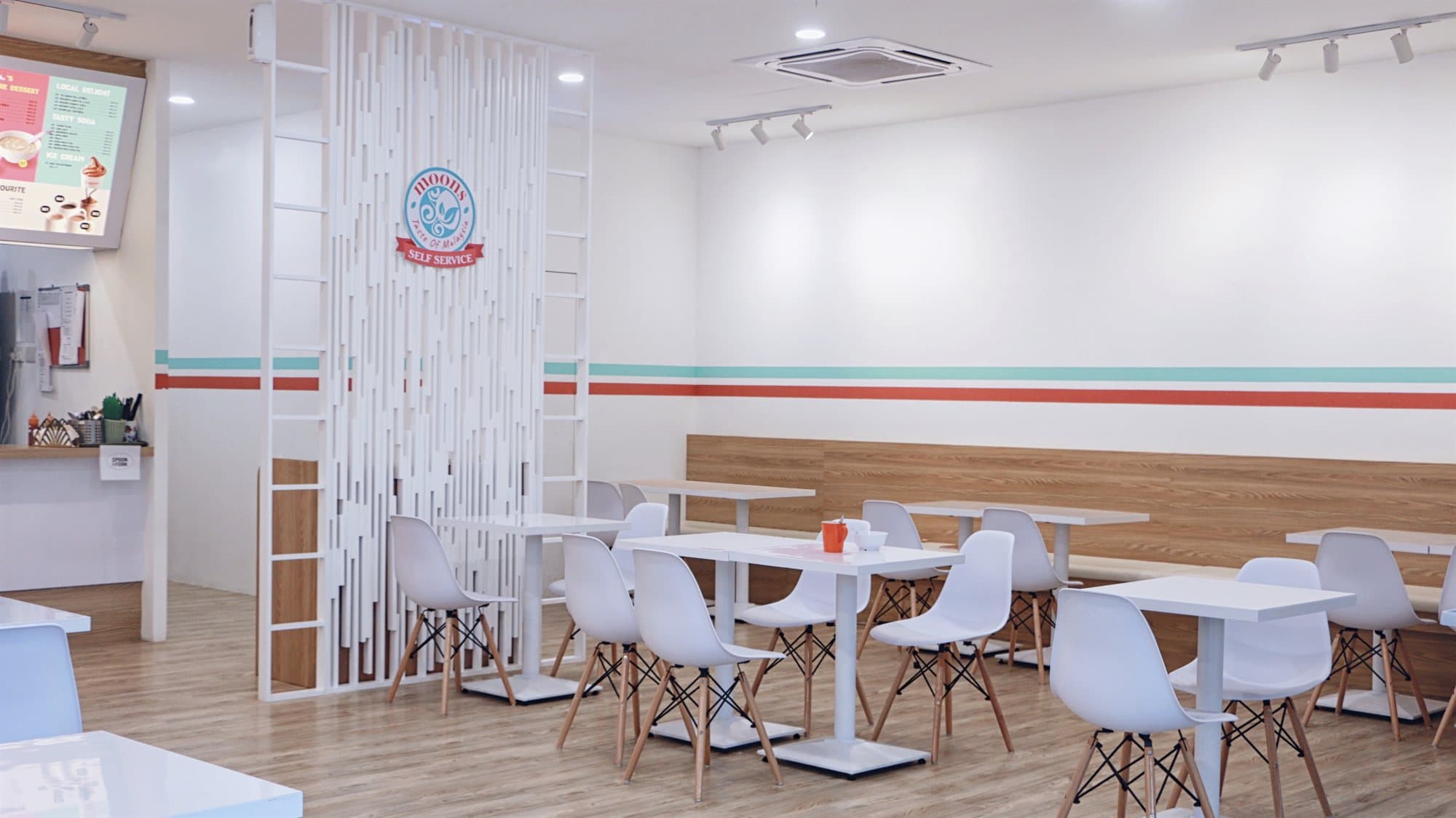 Moon Cafe - Photo 2