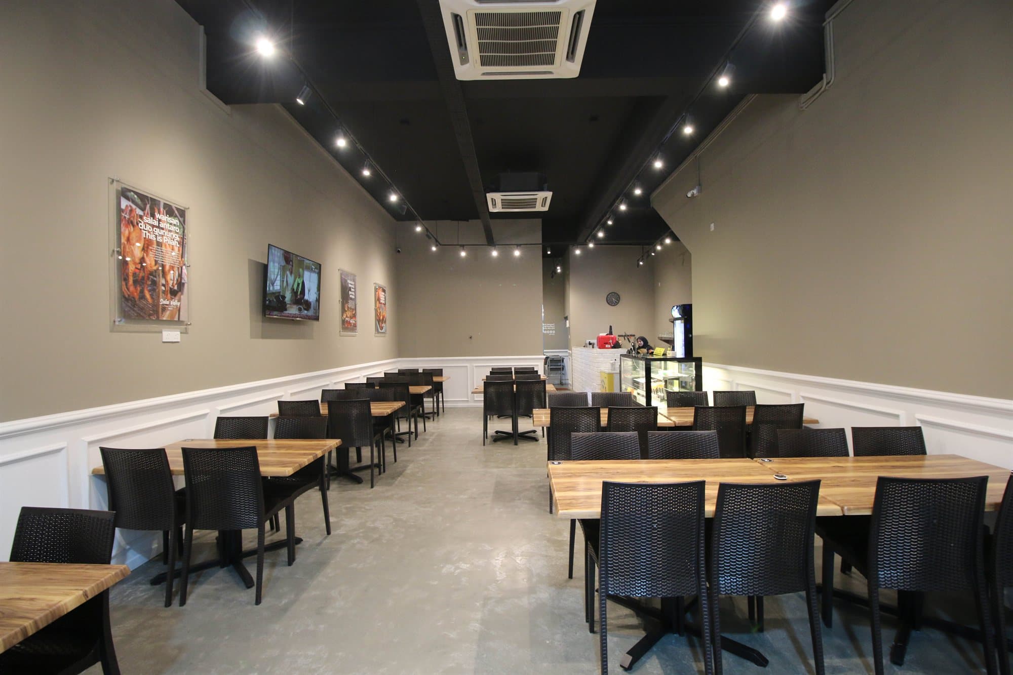 Salai Valley Restaurant - Photo 1