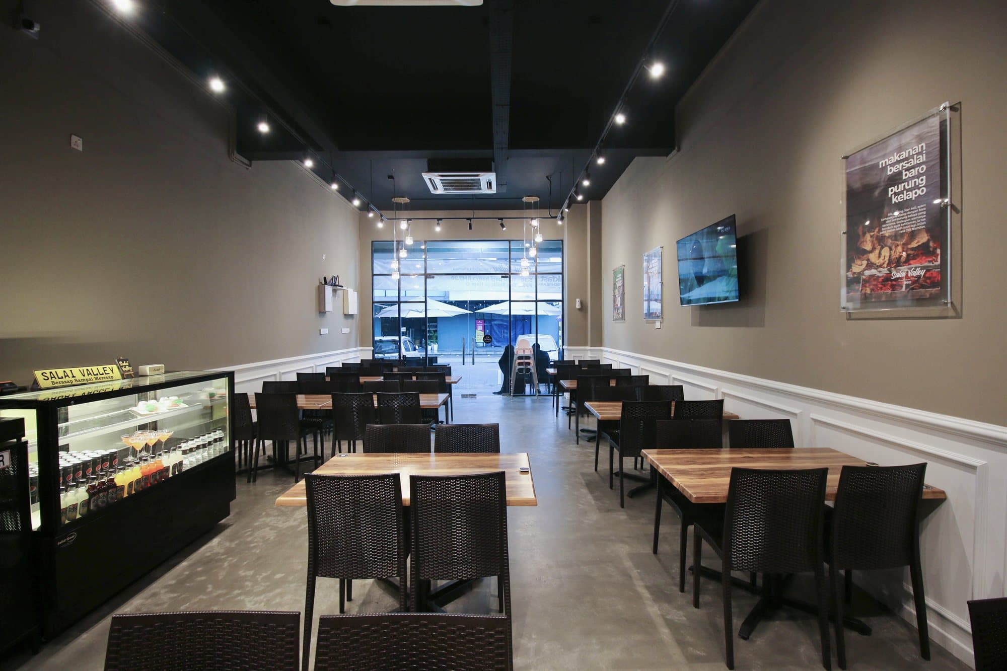 Salai Valley Restaurant - Photo 3