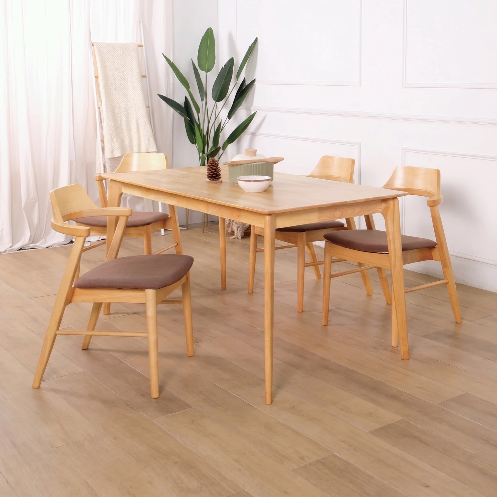 ALICE Dining Table view 2